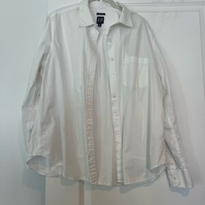 GAP Men's Classic White Button-Down Shirt